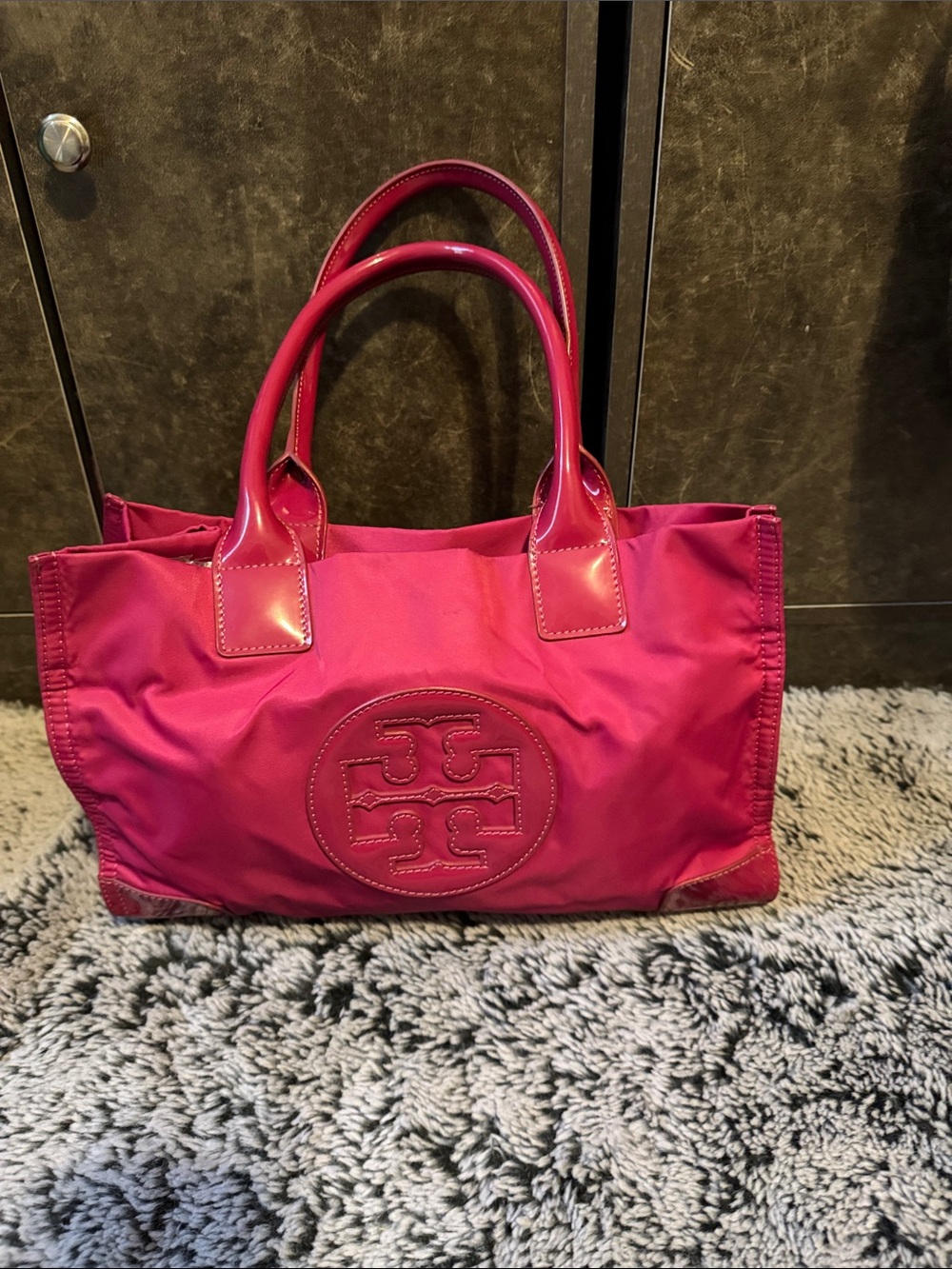 Tory Burch Fuchsia Nylon Tote with Logo Medallion In Great Condition